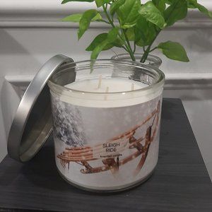 NWT Sleigh Ride 3 wick scented candle 13 oz.